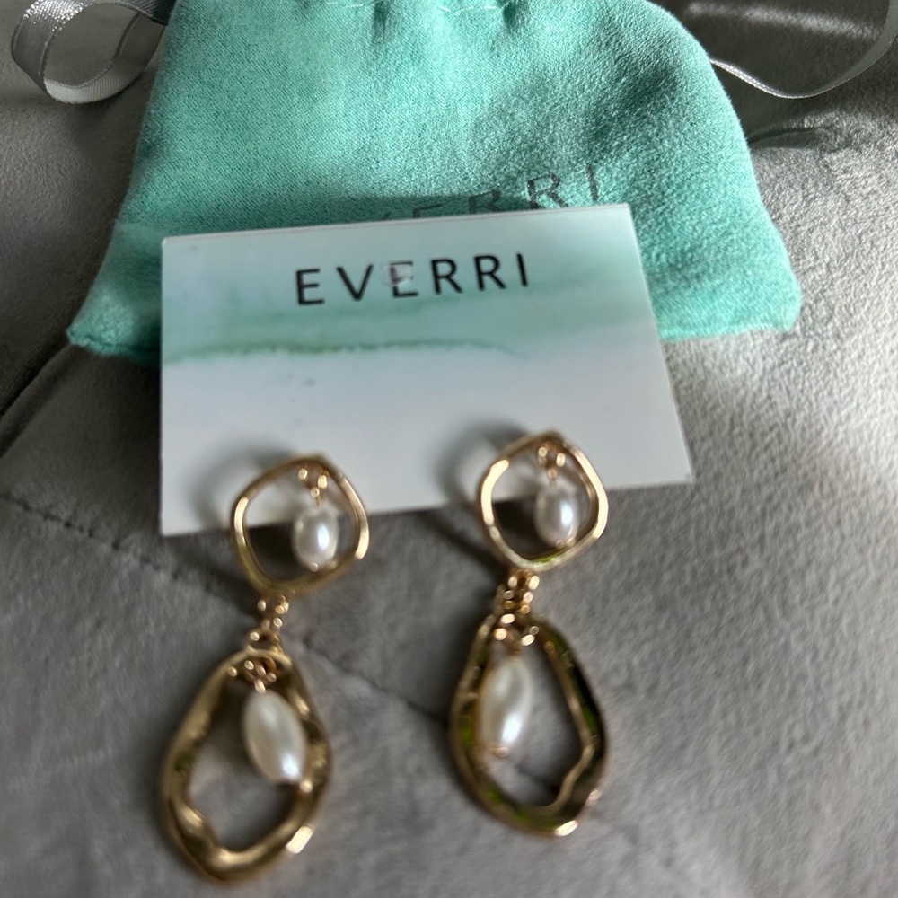 Everri Gold and Pearl Dangle Earrings - Picture 2 of 3